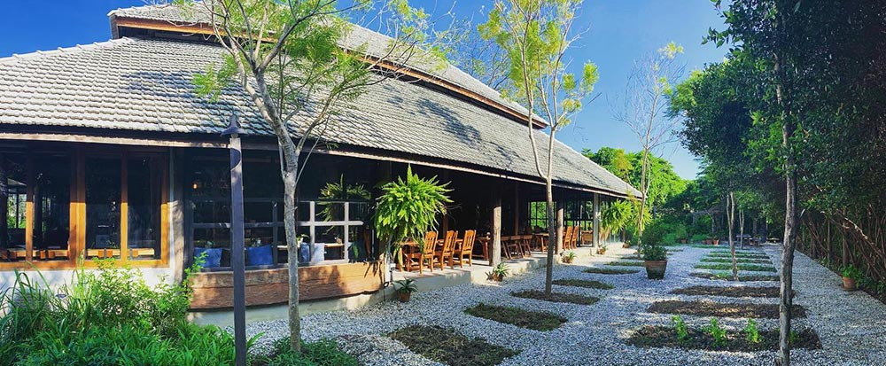 บริเวณร้านผามไส้อั่ว