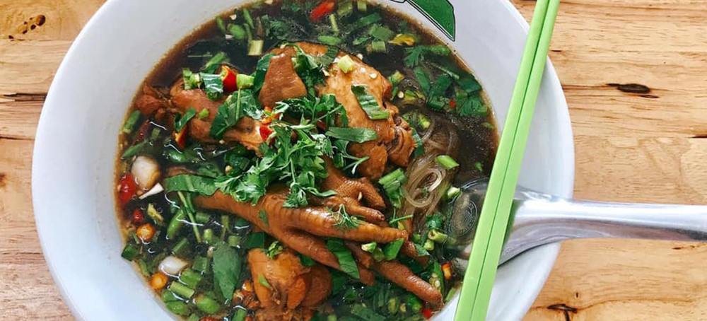 ก๋วยเตี๋ยวไก่ชามเขียว